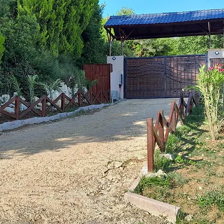 Muestakil Havuzlu Ağva